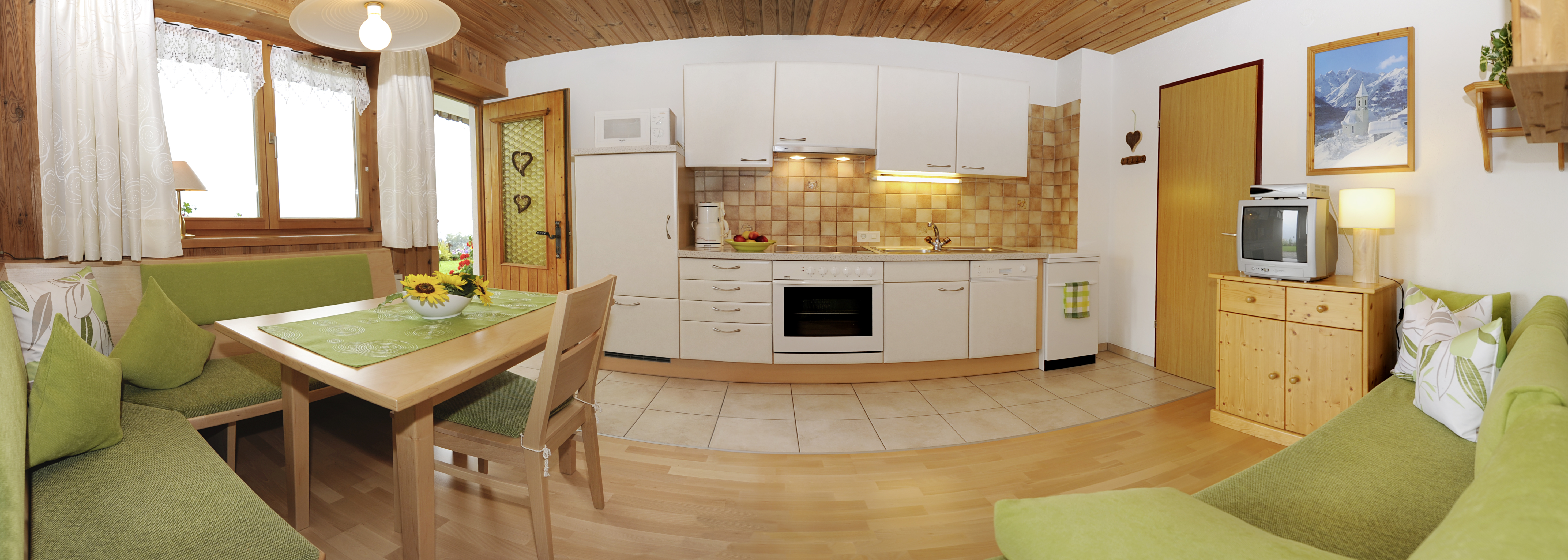 Küche, Wohn- & Esszimmer